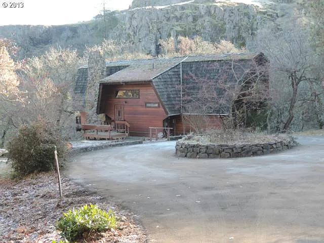 1096 Canyon Way photo 1