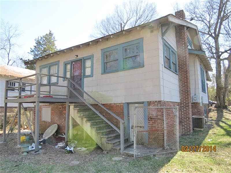 2nd image of 816 40th Pl