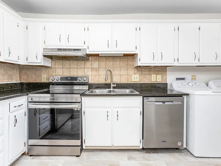 1826F N Elm St #F — Photo 6
