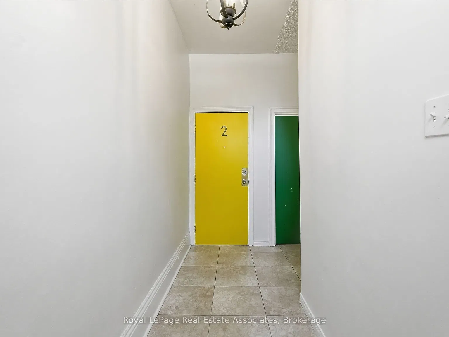 51 Wellington St N — Photo 3