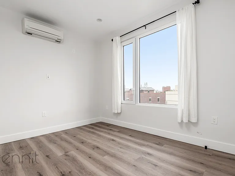 125 Kings Hwy #4A — Photo 9