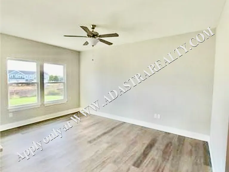 315 N 6th Ter — Photo 5