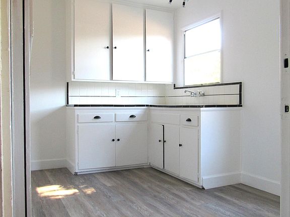 4th image of 845 5th St E