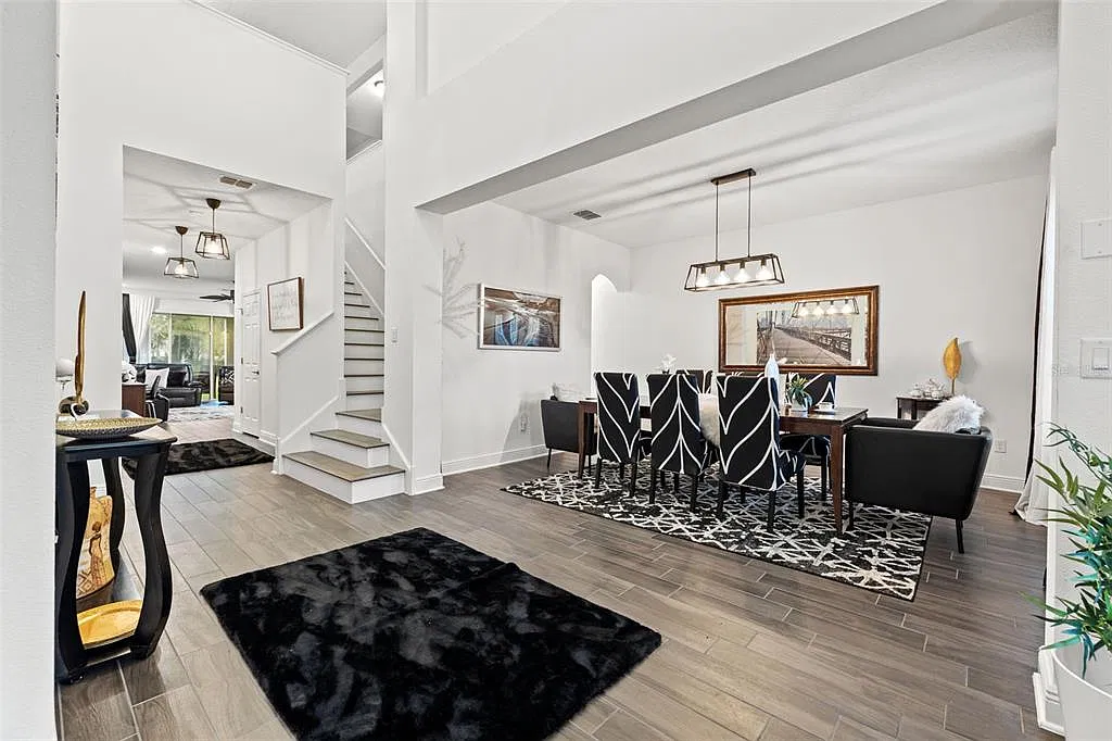7 bed, 6.0 bath, 5506 sqft, $6,200 — Photo 2