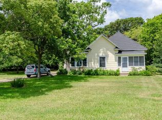 1515 E Bayshore Dr, Palacios, TX 77465