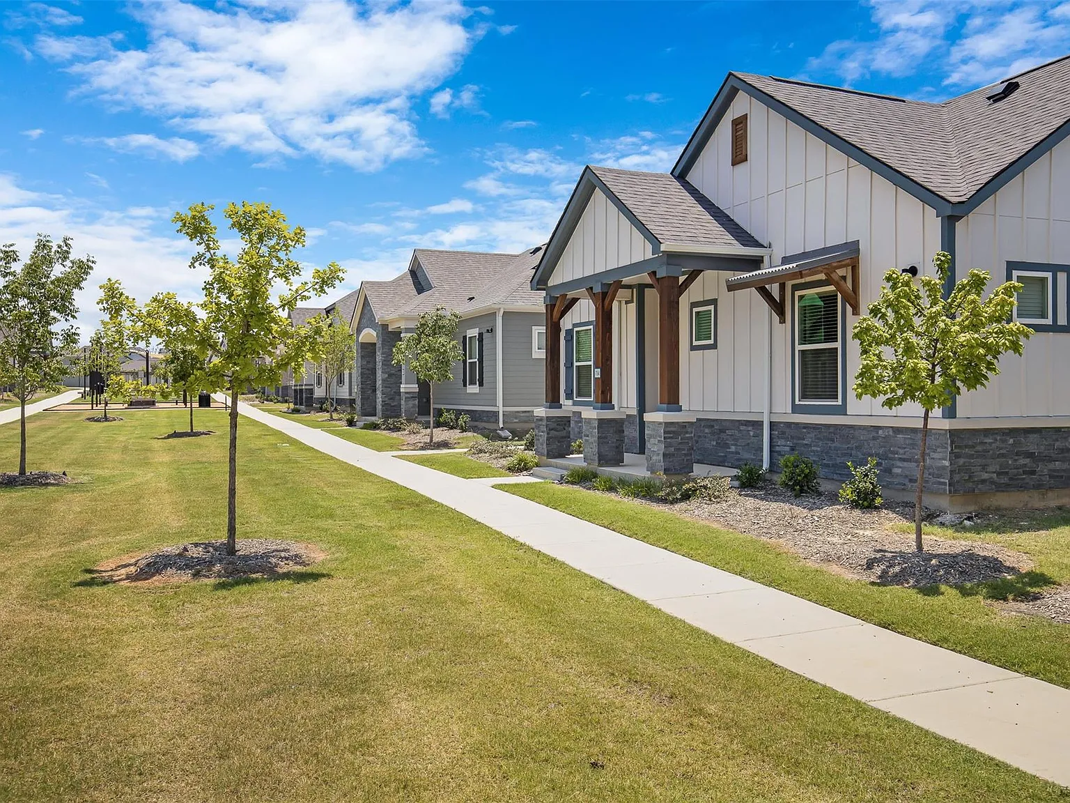 1 bed, 1.0 bath, 637 sqft, $1,697 — Photo 1