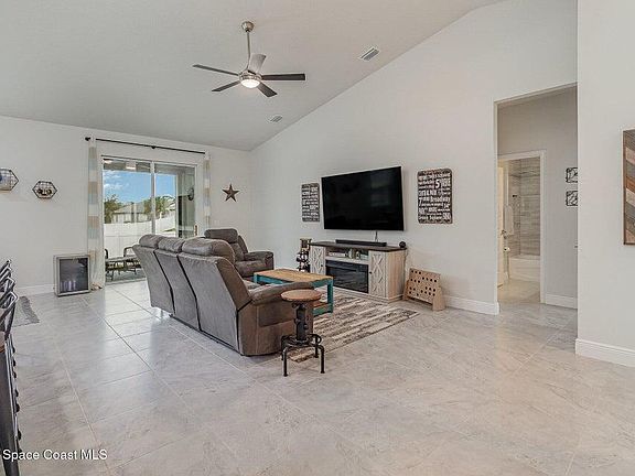 3rd image of 802 Taluga Avenue SE
