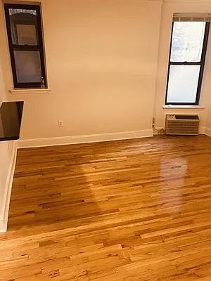 Rented by Metropolis Real Estate of Manhattan | media 46