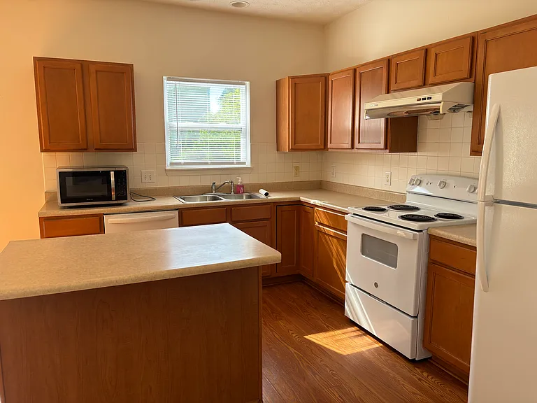 3322 Webster St — Photo 3