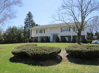 26 Dorchester Ln, Branford, CT 06405