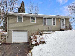 6648 4th St N, Oakdale, MN 55128