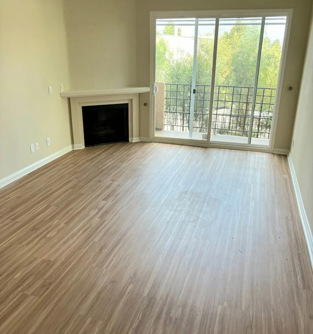 22859 Del Valle St — Photo 2