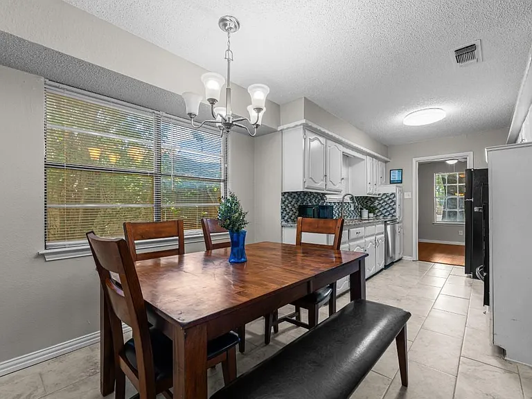 Greenbriar Dr — Photo 6