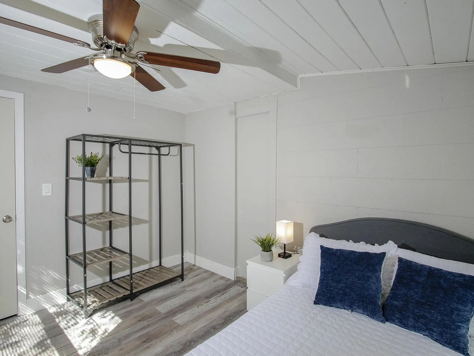 4 bed, 2.0 bath, 1384 sqft, $767 — Photo 2