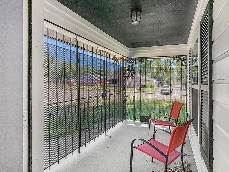 2533 Warren Ave — Photo 50