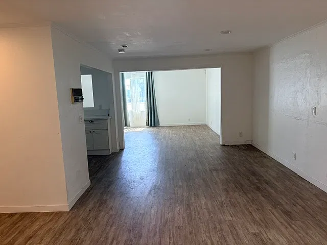 3 bed, 2560 sqft, $3,200 — Photo 2