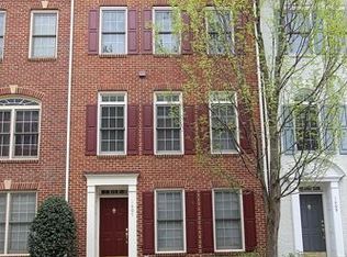 1607 Leeds Castle Dr, Vienna, VA 22182