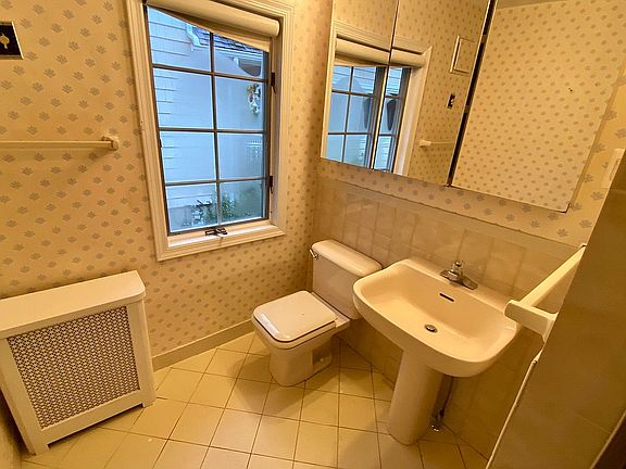 5th image of 21 Sherrard St