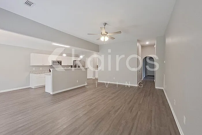 4 bed, 2.0 bath, 1671 sqft, $2,095 — Photo 4
