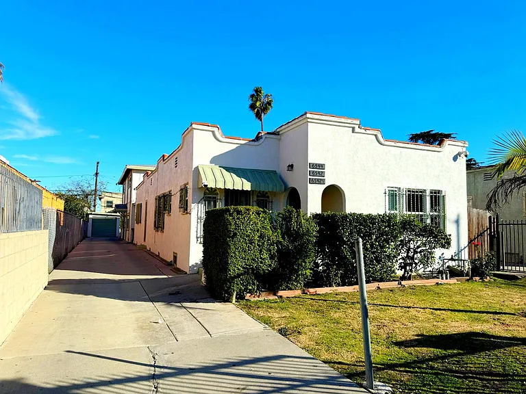 6542 S Victoria Ave — Photo 1