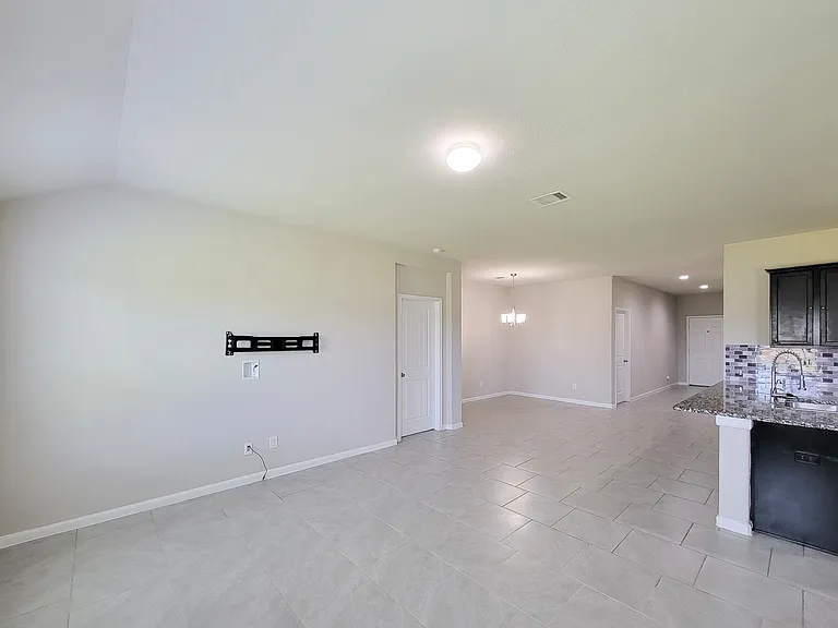 29614 Breakwater Dr — Photo 4