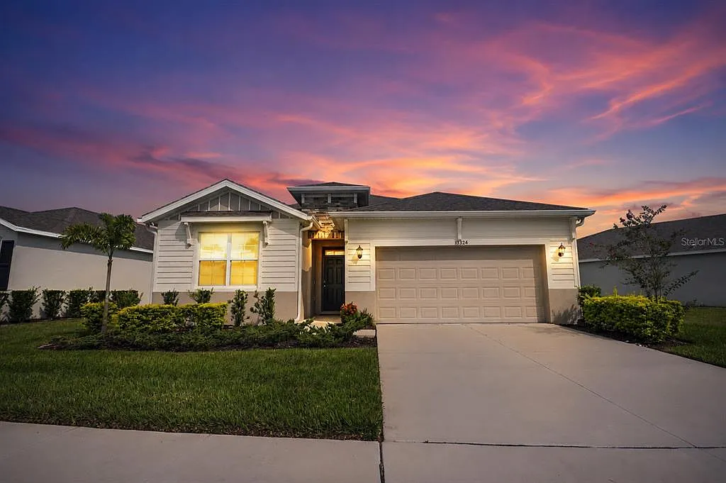 4 bed, 2.0 bath, 2046 sqft, $2,900 — Photo 1
