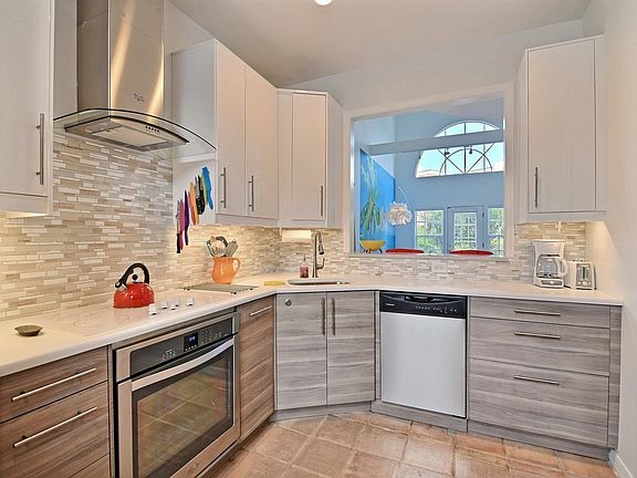 3rd image of 2611 Ocean Dr #12