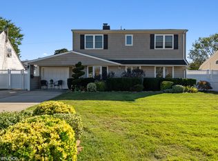 27 Timber Ln, Levittown, NY 11756