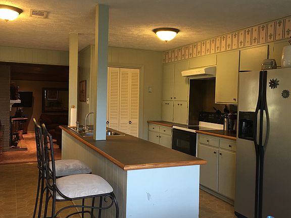 3rd image of 950 McKeithen Dr