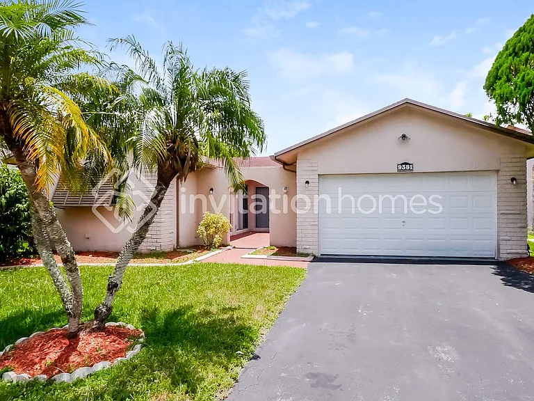 9381 NW 33rd Pl — Photo 1