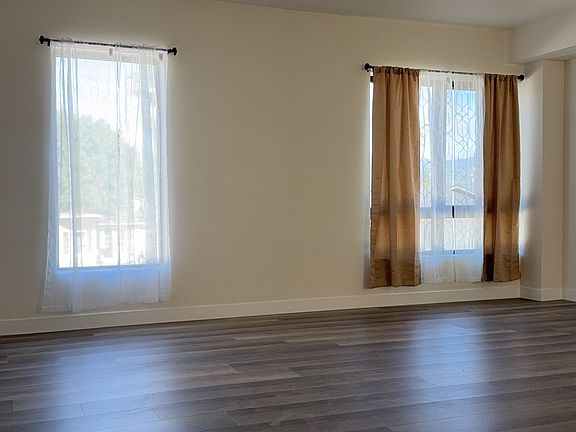 3rd image of 546 N Lark Ellen Ave #5