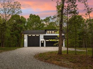 555 Parrish Ln, Mc Ewen, TN