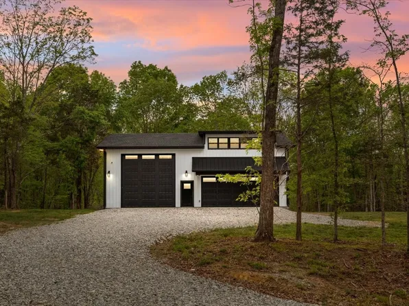 555 Parrish Ln, Mc Ewen, TN 37101