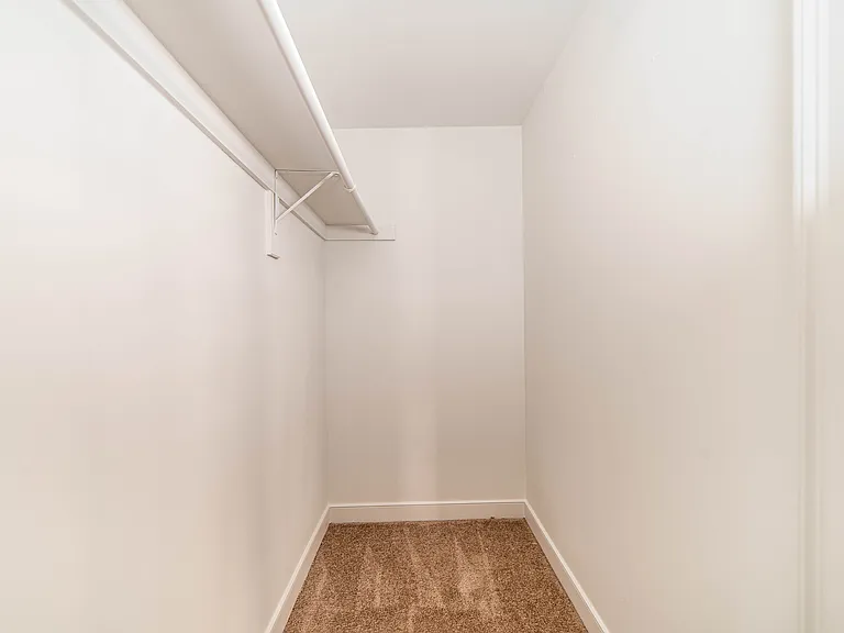 2221 Pretty Lake Ave — Photo 36
