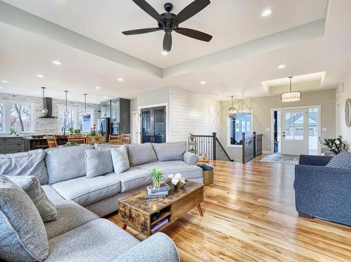 4 bed, 3.5 bath, 3671 sqft, $5,500 — Photo 4