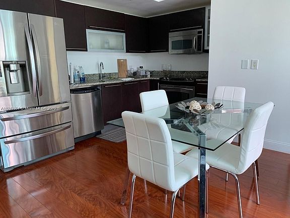 5th image of 950 Brickell Plz #1107