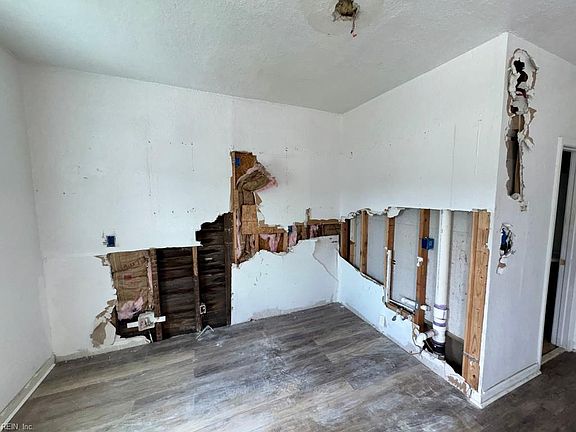 5th image of 1050 Kane St