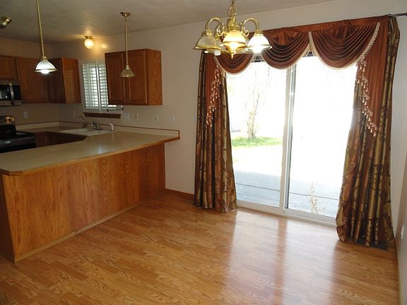 4th image of 2450 Dawn Dr