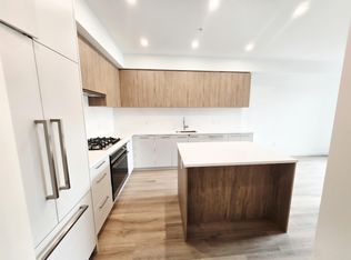 601 Rochester Ave #406, Coquitlam, BC V3K0J6