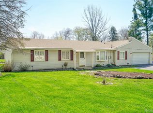 11891 Post Ln, South Lyon, MI 48178