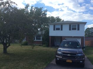 7502 Greenview Rd, Niagara Falls, NY 14304