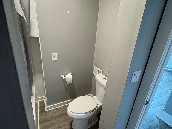 2nd image of 1036 Hayes Ave