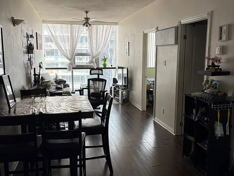393 King St W #807 — Photo 13