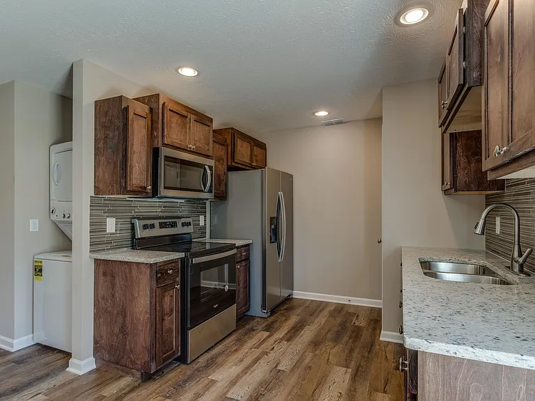 313 N Diagonal St — Photo 14