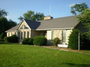 8 Leetown Rd, Summit Point, WV 25446