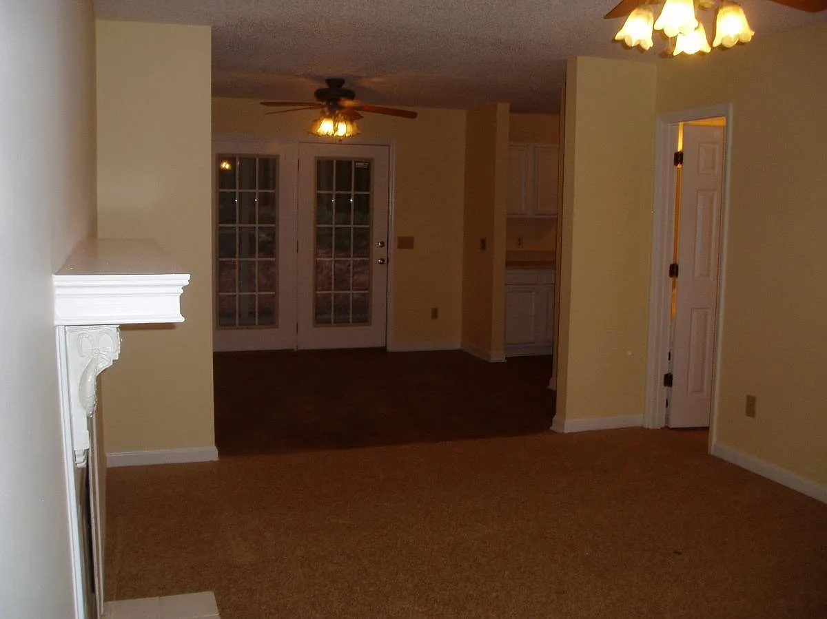4 bed, 2.5 bath, 1505 sqft, $1,595 — Photo 4
