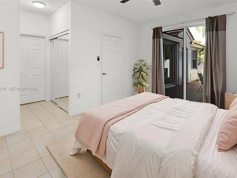 1521 Seagrape Way — Photo 4