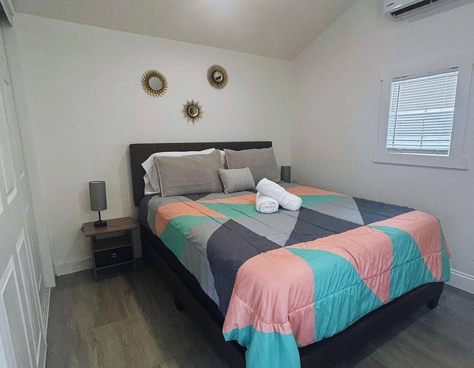 Full Funished Bedroom with Smart TV and a desk