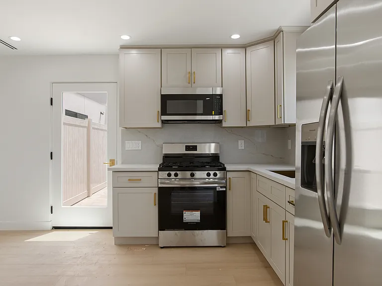 11502 Valjean Ave — Photo 8