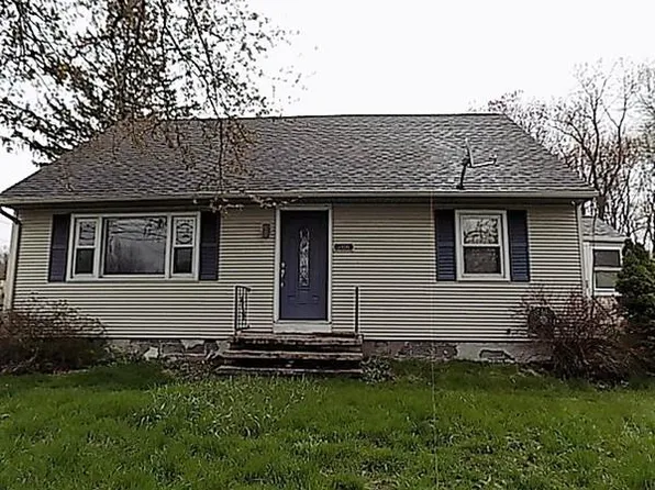 208 Shaker Rd, East Longmeadow, MA 01028